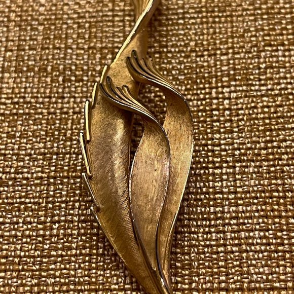 Vintage **Rare find** Trifari Wheat Brooch - Picture 1 of 5